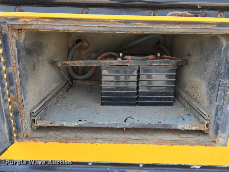 image for item DT6914 1998 Thomas Built Saf-T-Liner ER school bus