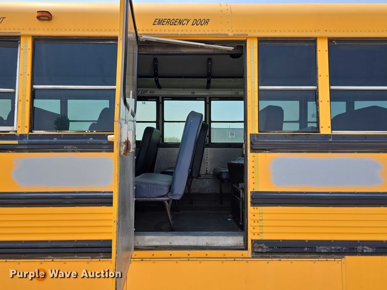 image for item DT6914 1998 Thomas Built Saf-T-Liner ER school bus