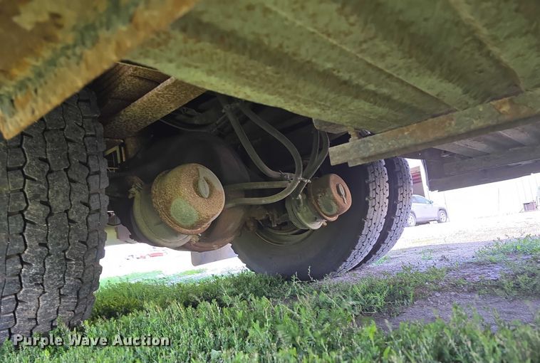 image for item DT6914 1998 Thomas Built Saf-T-Liner ER school bus