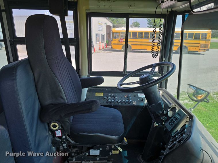 image for item DT6914 1998 Thomas Built Saf-T-Liner ER school bus