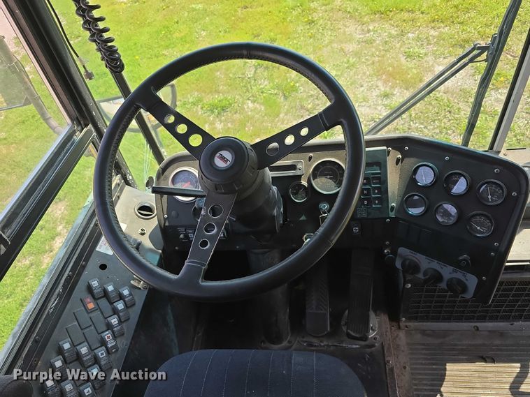 image for item DT6914 1998 Thomas Built Saf-T-Liner ER school bus