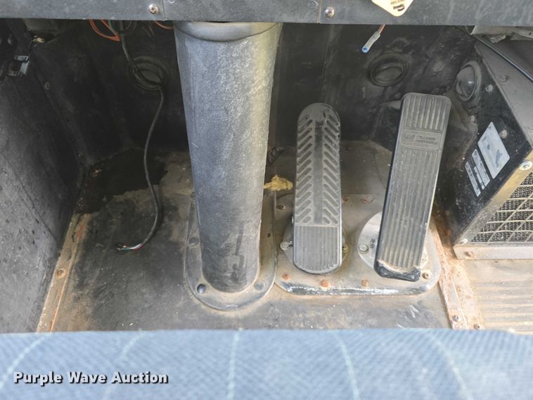 image for item DT6914 1998 Thomas Built Saf-T-Liner ER school bus