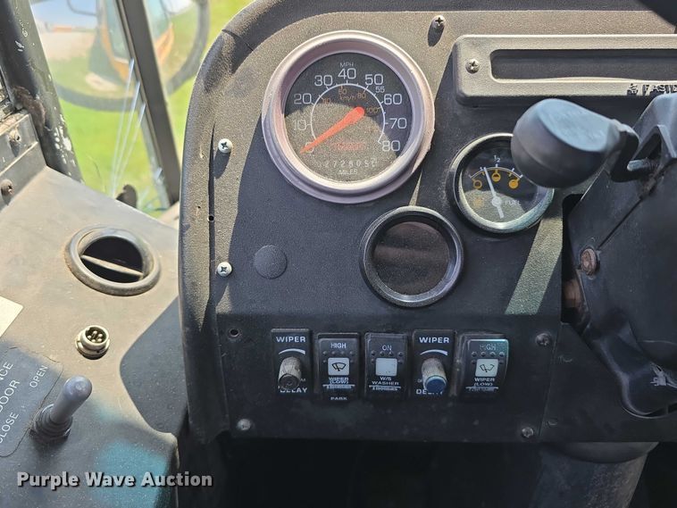 image for item DT6914 1998 Thomas Built Saf-T-Liner ER school bus