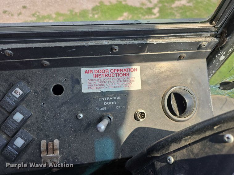 image for item DT6914 1998 Thomas Built Saf-T-Liner ER school bus