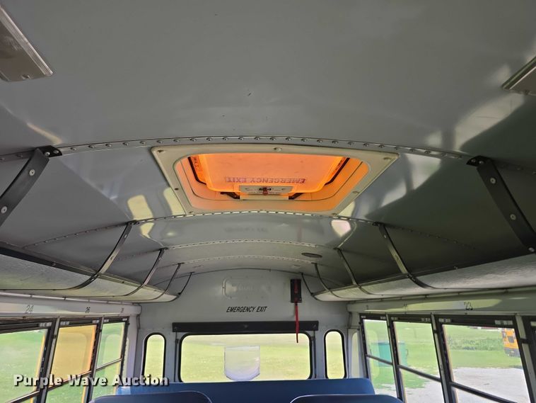 image for item DT6914 1998 Thomas Built Saf-T-Liner ER school bus