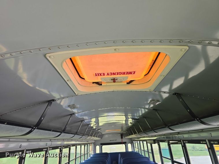 image for item DT6914 1998 Thomas Built Saf-T-Liner ER school bus