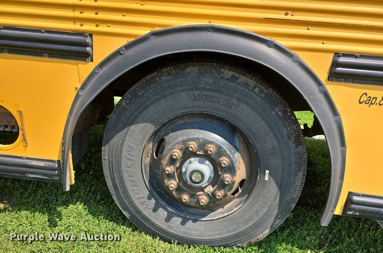 image for item DT6914 1998 Thomas Built Saf-T-Liner ER school bus