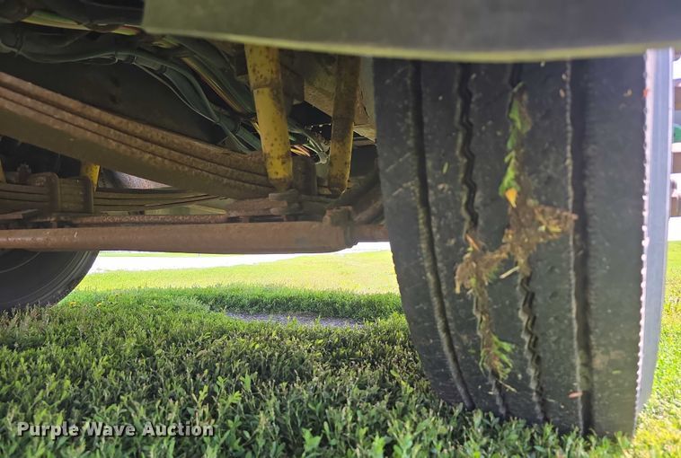 image for item DT6914 1998 Thomas Built Saf-T-Liner ER school bus