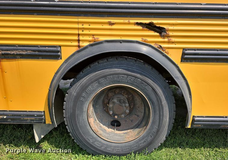 image for item DT6914 1998 Thomas Built Saf-T-Liner ER school bus