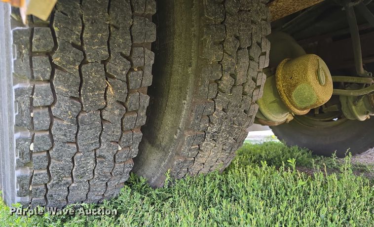 image for item DT6914 1998 Thomas Built Saf-T-Liner ER school bus