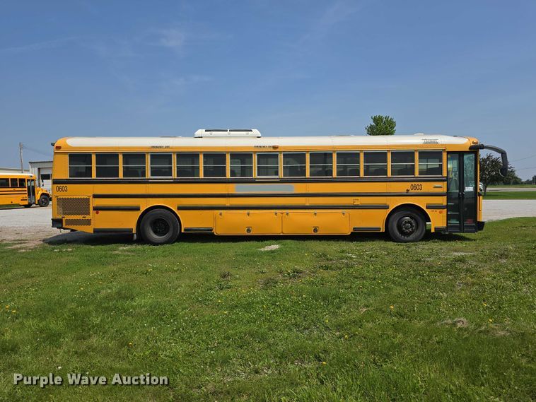image for item DT6915 2006 Thomas Built Saf-T-Liner school bus