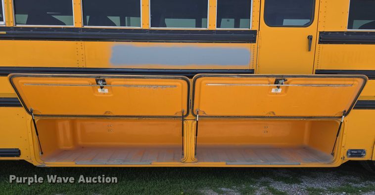 image for item DT6915 2006 Thomas Built Saf-T-Liner school bus