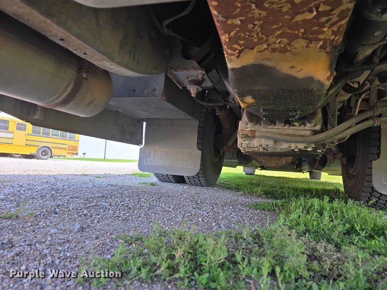 image for item DT6915 2006 Thomas Built Saf-T-Liner school bus