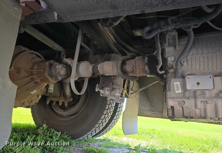 image for item DT6915 2006 Thomas Built Saf-T-Liner school bus