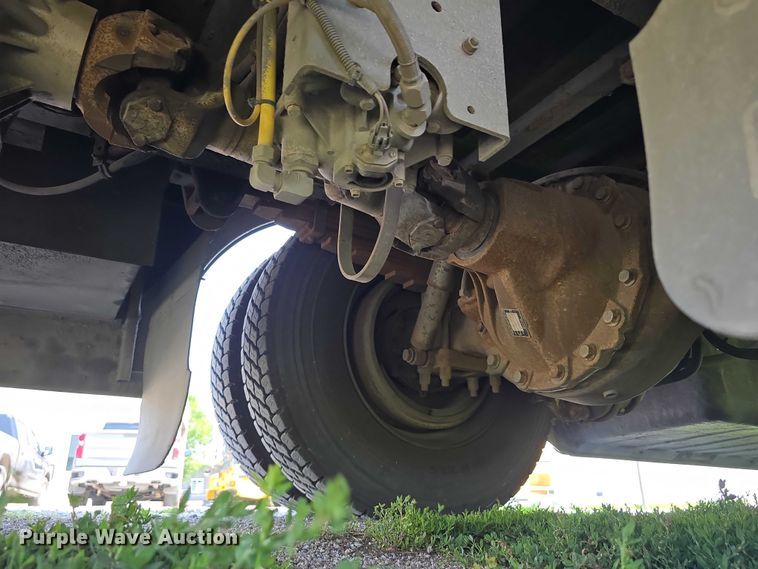 image for item DT6915 2006 Thomas Built Saf-T-Liner school bus