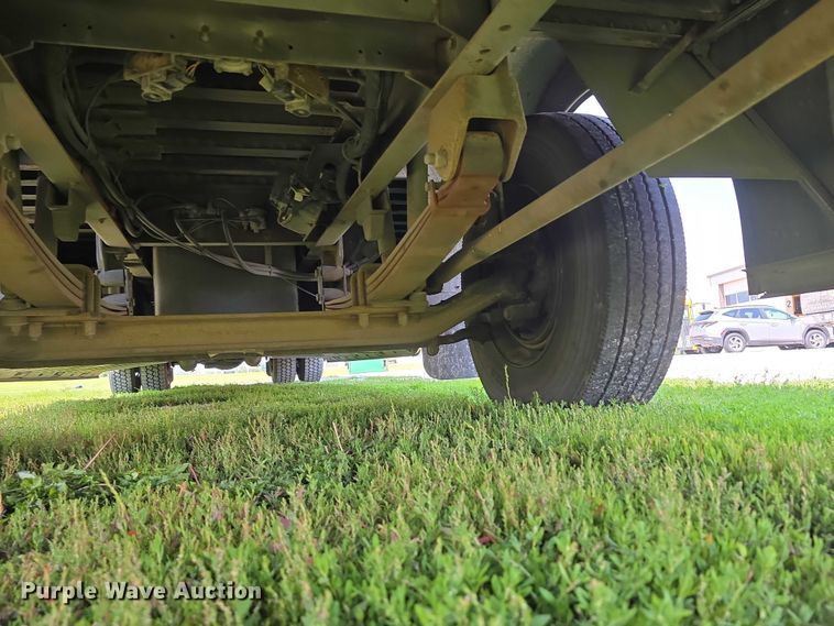 image for item DT6915 2006 Thomas Built Saf-T-Liner school bus