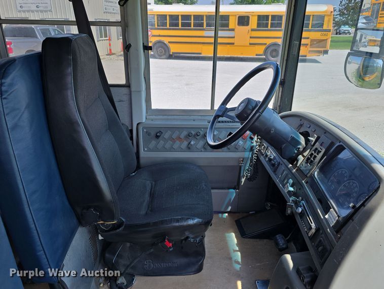 image for item DT6915 2006 Thomas Built Saf-T-Liner school bus