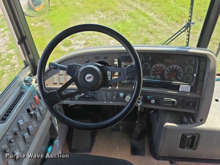 image for item DT6915 2006 Thomas Built Saf-T-Liner school bus