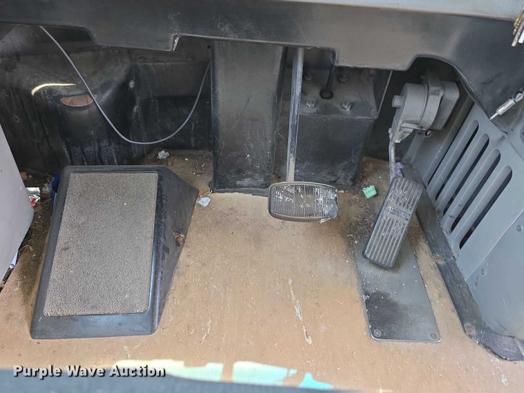 image for item DT6915 2006 Thomas Built Saf-T-Liner school bus