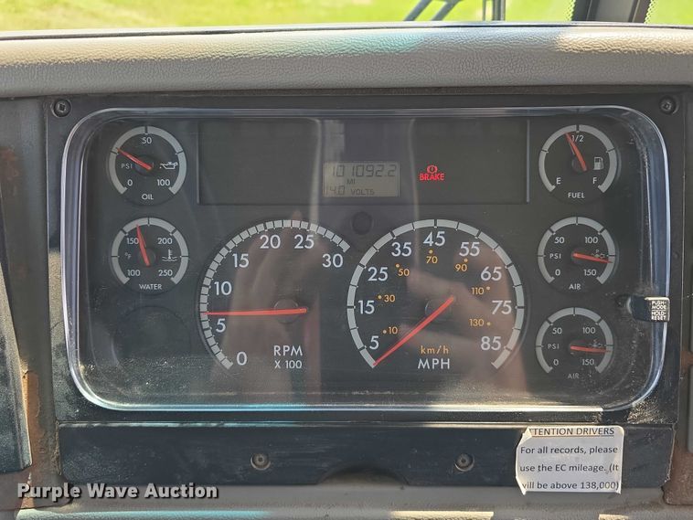 image for item DT6915 2006 Thomas Built Saf-T-Liner school bus