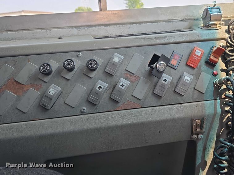 image for item DT6915 2006 Thomas Built Saf-T-Liner school bus