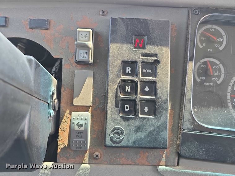 image for item DT6915 2006 Thomas Built Saf-T-Liner school bus