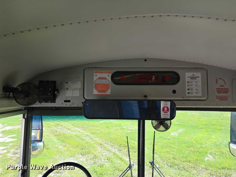 image for item DT6915 2006 Thomas Built Saf-T-Liner school bus