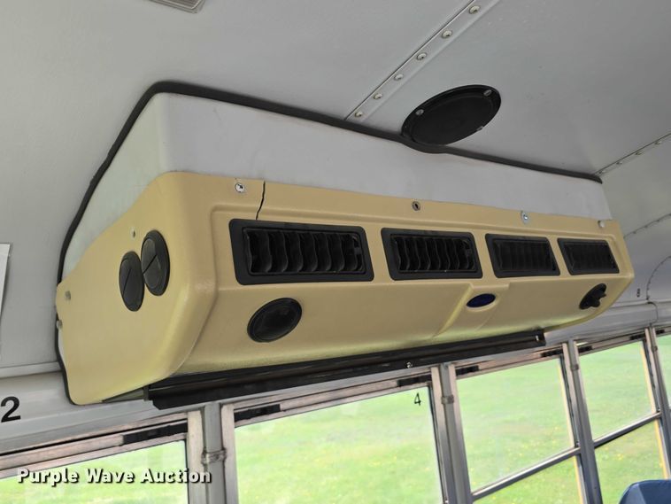 image for item DT6915 2006 Thomas Built Saf-T-Liner school bus