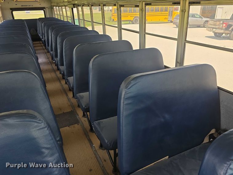 image for item DT6915 2006 Thomas Built Saf-T-Liner school bus