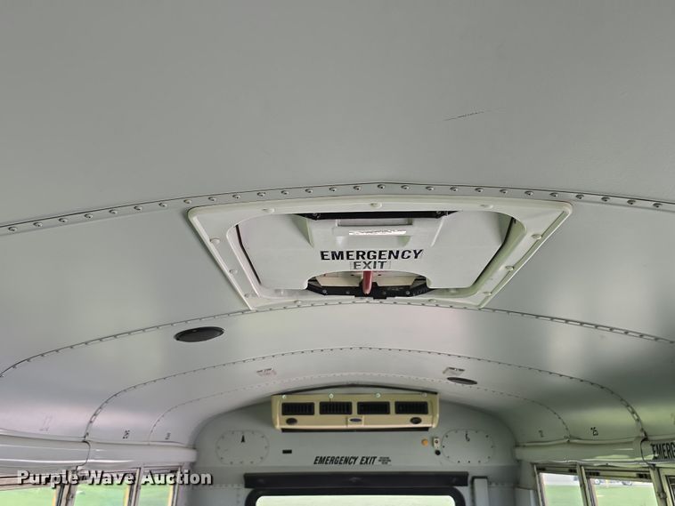 image for item DT6915 2006 Thomas Built Saf-T-Liner school bus