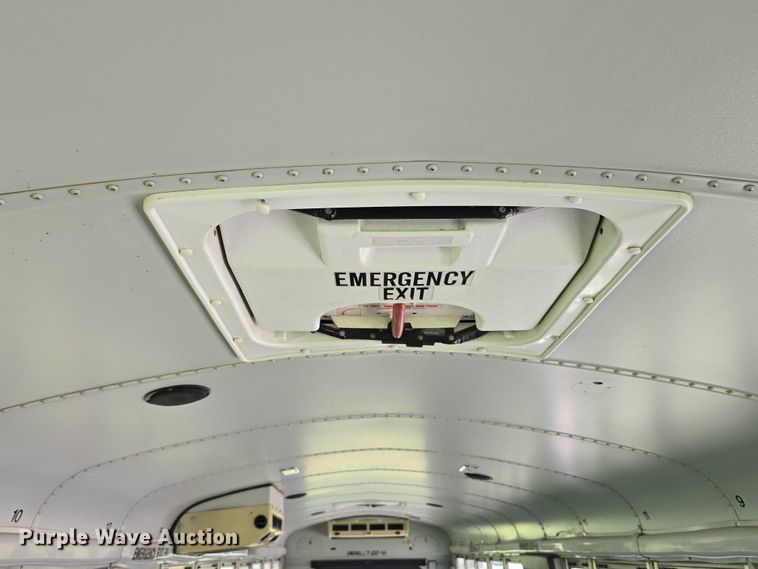 image for item DT6915 2006 Thomas Built Saf-T-Liner school bus