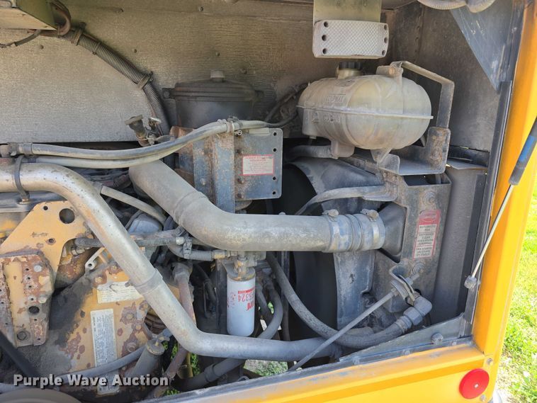 image for item DT6915 2006 Thomas Built Saf-T-Liner school bus