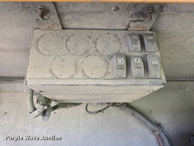 image for item DT6915 2006 Thomas Built Saf-T-Liner school bus