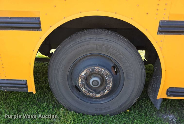 image for item DT6915 2006 Thomas Built Saf-T-Liner school bus