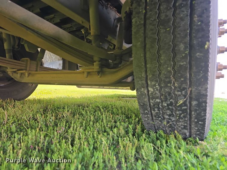 image for item DT6915 2006 Thomas Built Saf-T-Liner school bus