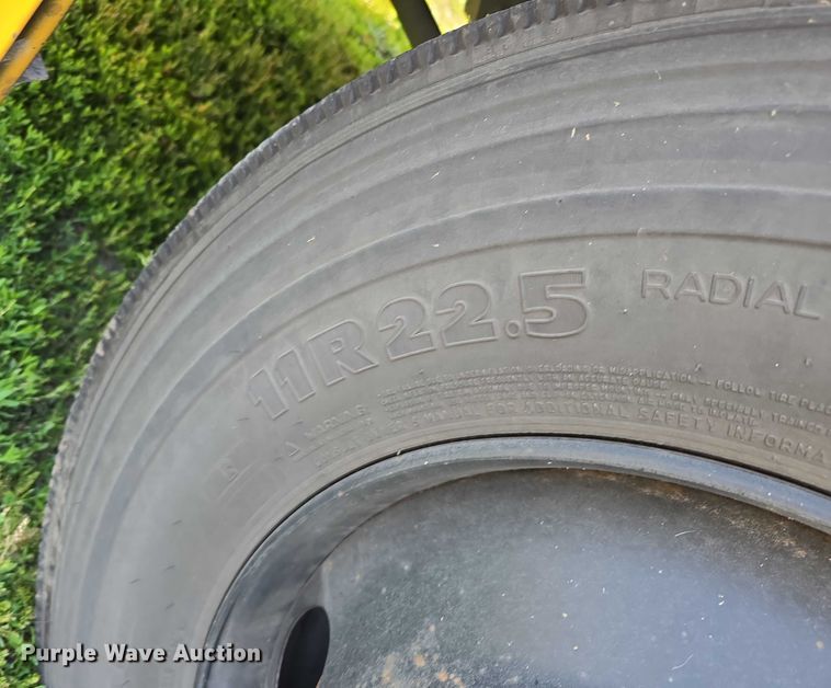 image for item DT6915 2006 Thomas Built Saf-T-Liner school bus