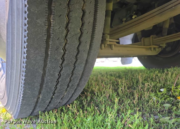 image for item DT6915 2006 Thomas Built Saf-T-Liner school bus