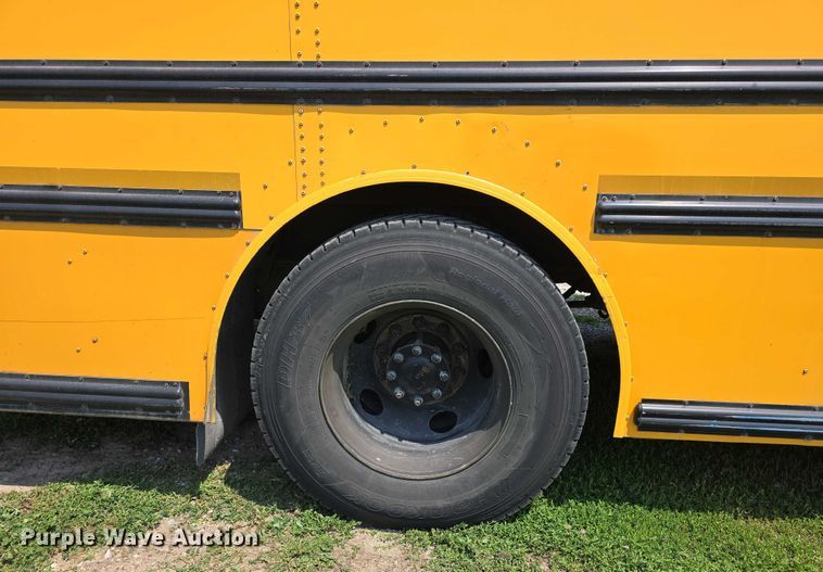 image for item DT6915 2006 Thomas Built Saf-T-Liner school bus