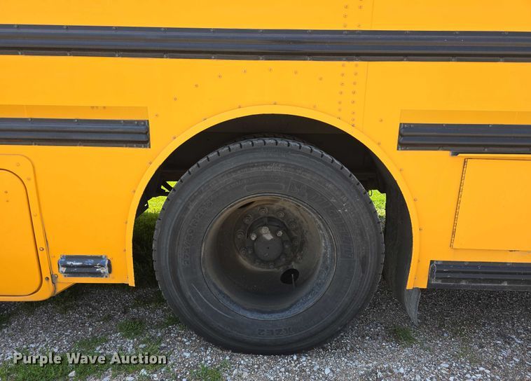 image for item DT6915 2006 Thomas Built Saf-T-Liner school bus