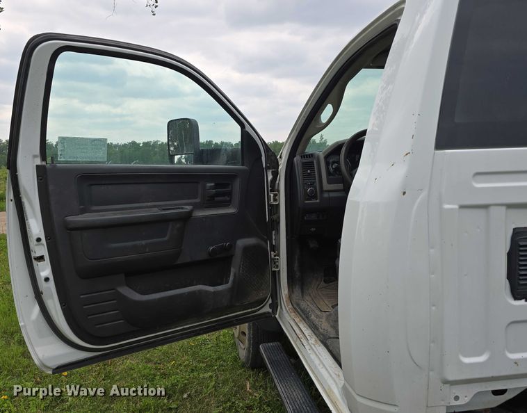 image for item DT6917 2011 Dodge Ram 5500 truck cab and chassis