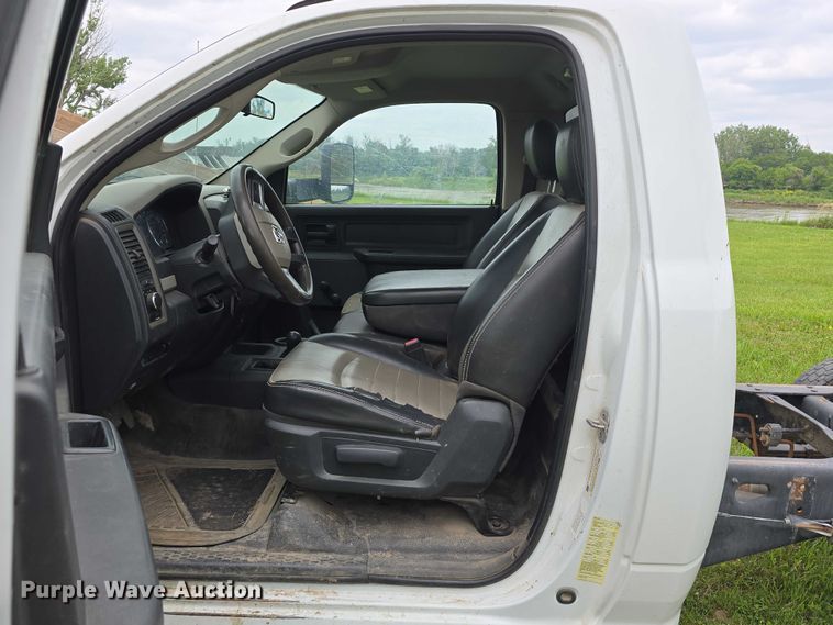 image for item DT6917 2011 Dodge Ram 5500 truck cab and chassis