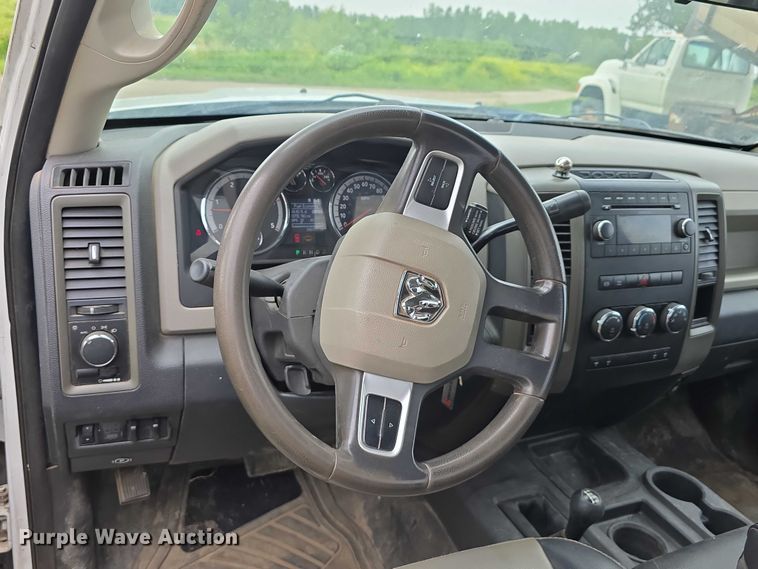 image for item DT6917 2011 Dodge Ram 5500 truck cab and chassis