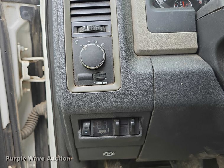 image for item DT6917 2011 Dodge Ram 5500 truck cab and chassis