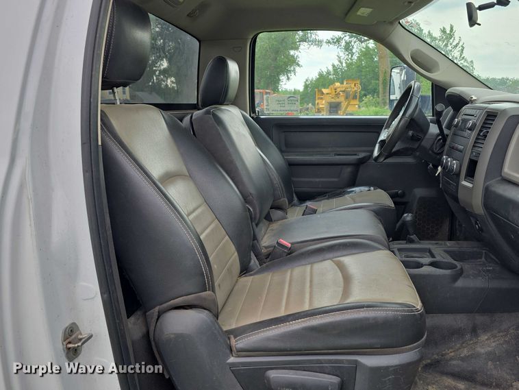 image for item DT6917 2011 Dodge Ram 5500 truck cab and chassis