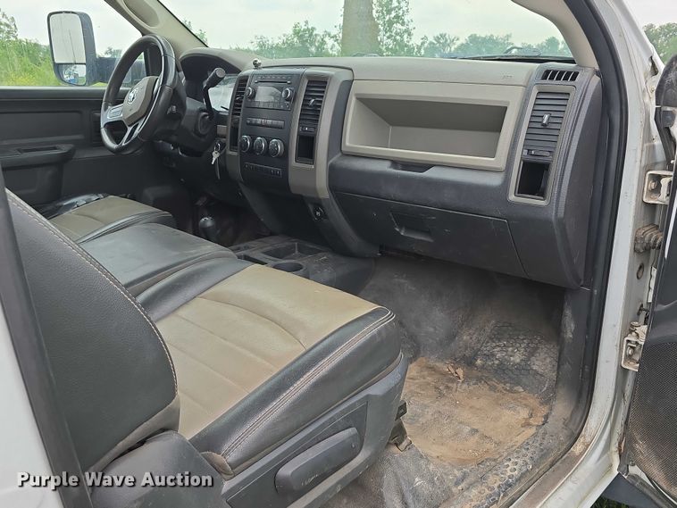 image for item DT6917 2011 Dodge Ram 5500 truck cab and chassis
