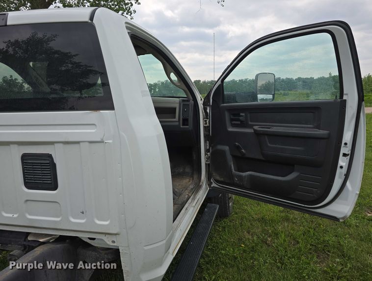 image for item DT6917 2011 Dodge Ram 5500 truck cab and chassis