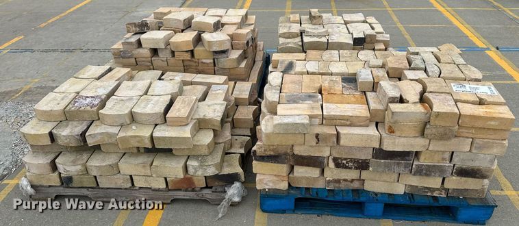image for item DU7895 (4) pallets of fire brick