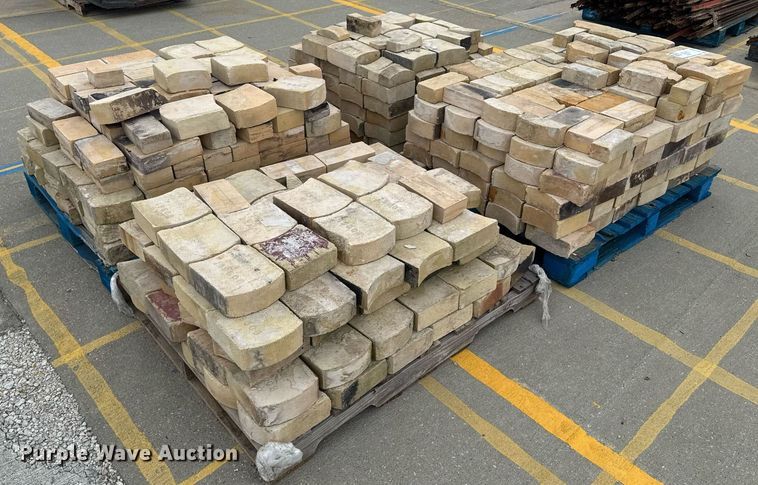 image for item DU7895 (4) pallets of fire brick