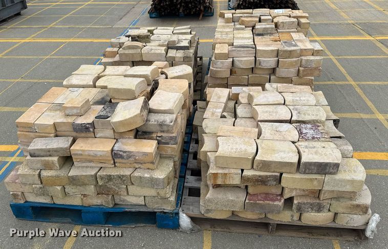 image for item DU7895 (4) pallets of fire brick
