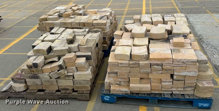 image for item DU7895 (4) pallets of fire brick